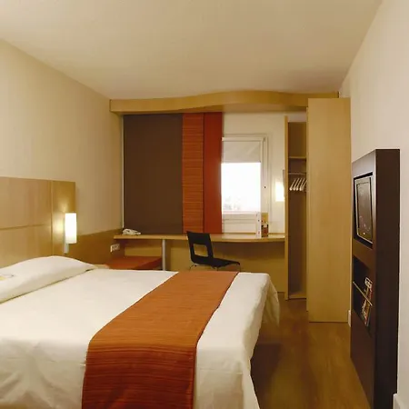 Ibis Centro Ciudad 2*